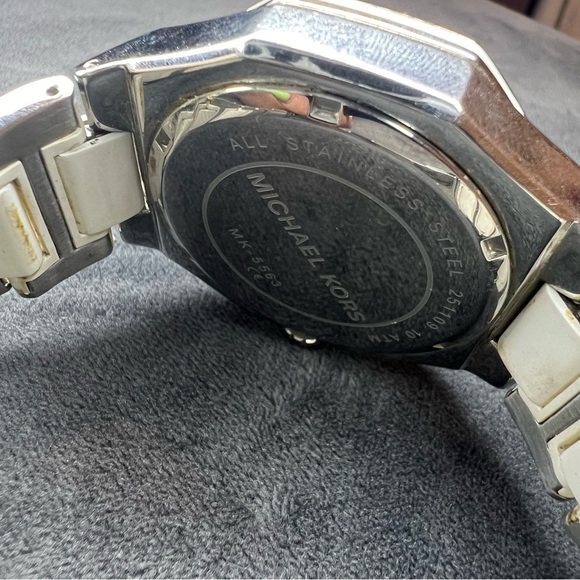 Michael Kors - White & Silver Watch RARE - Picture 6 of 6